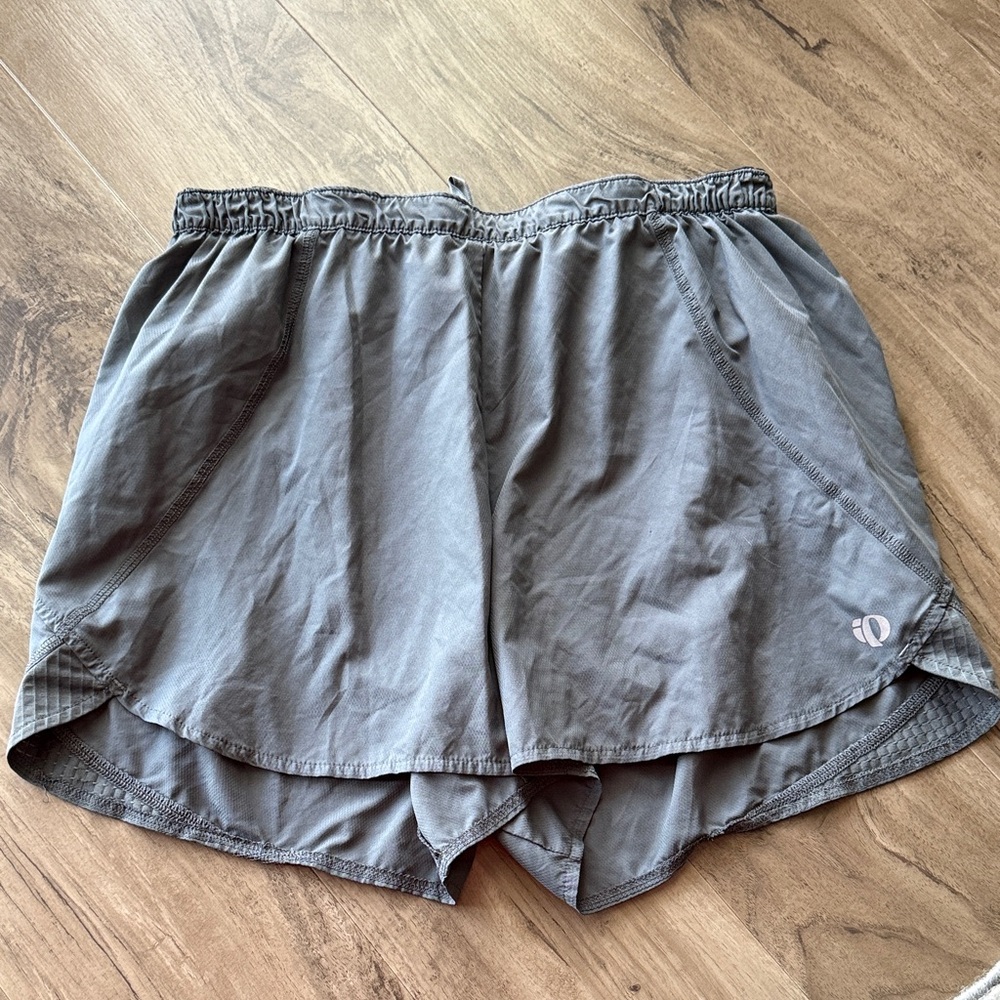 Pearl Izumi Women's Athletic Gray Shorts